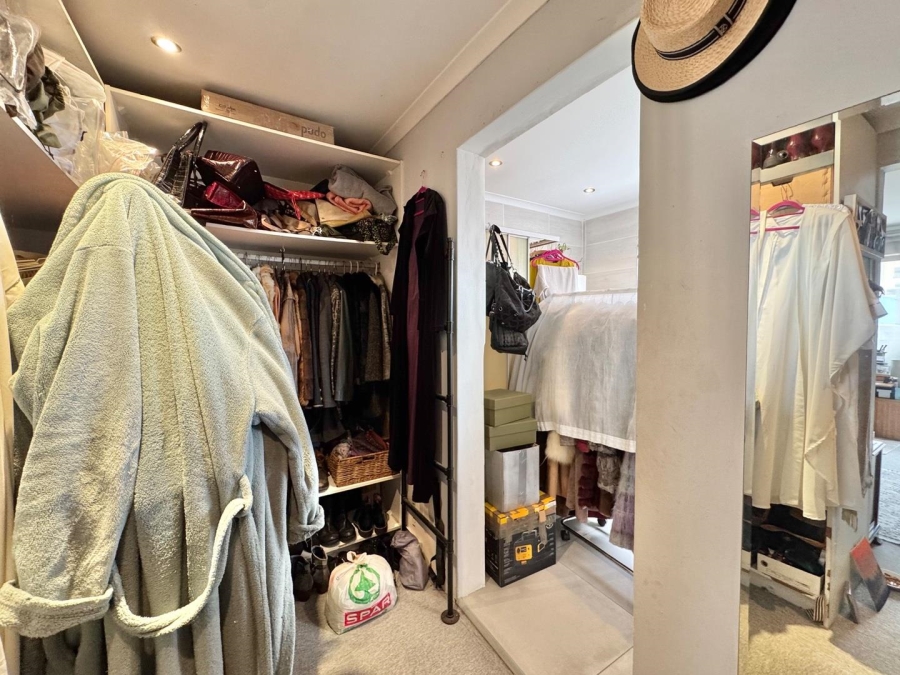 6 Bedroom Property for Sale in Walmer Estate Western Cape